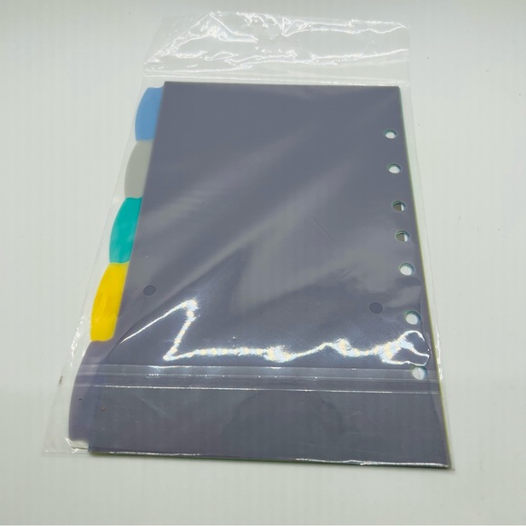 NWT Avery® Write & Erase Plastic Dividers, 8 1/2" x 5 1/2", Multicolor, 5-Tab - Picture 3 of 3